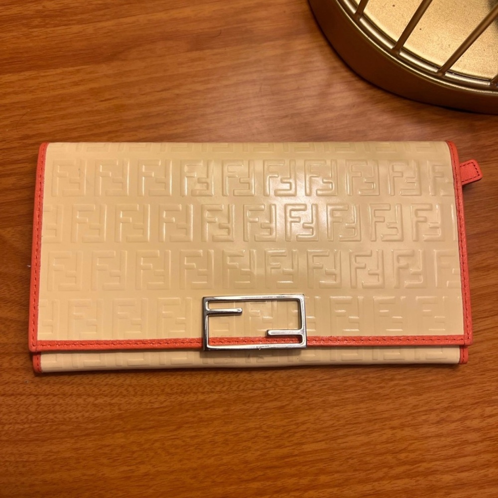Authentic vintage beige Fendi wallet